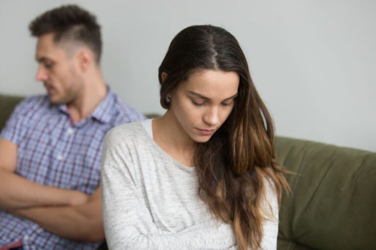 10 Warning Signs That You’re In An Unhealthy Relationship